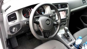 VW Golf TSI BlueMotion, Cockpit; Foto: P. Bohne