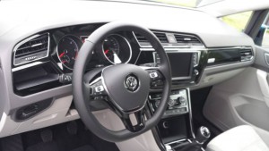 Cockpit des neuen VW Touran; Foto: P. Bohne
