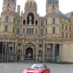 Opel GT vor dem Schweriner Schloss, Foto: P. Bohne